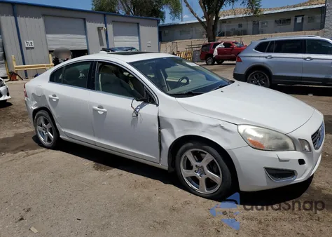 2013 Volvo S60 T5 z USA, uszkodzony, nr VIN YV1612FH7D2191517